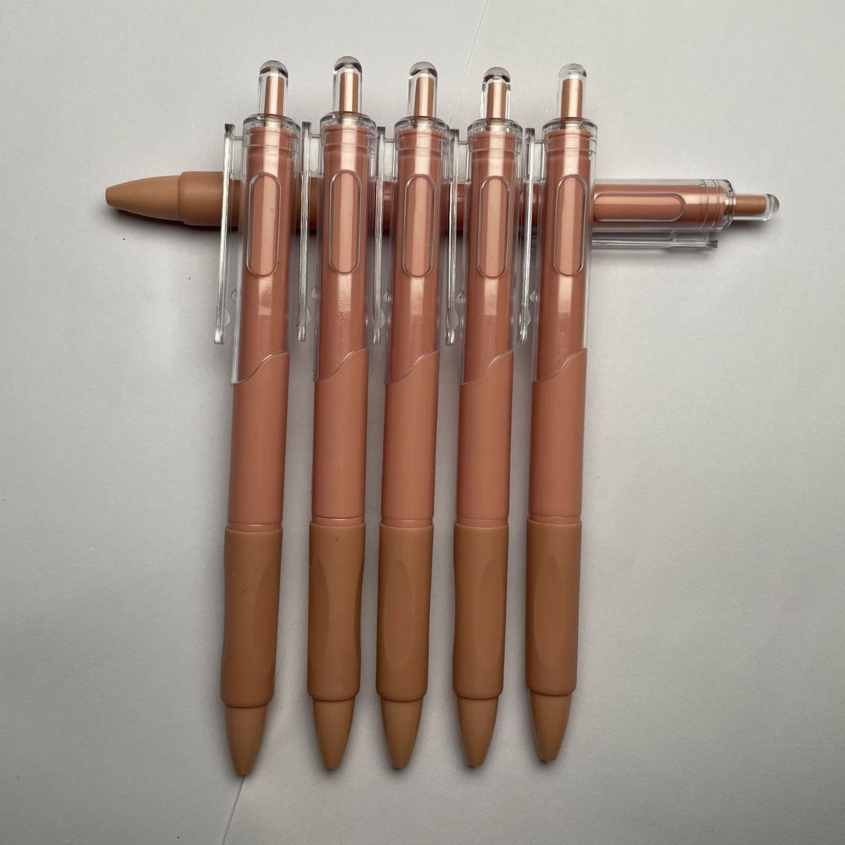 분홍색