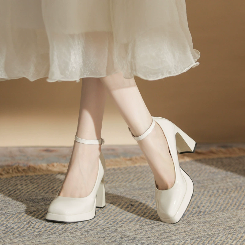 Водонепроницаемые туфли на платформе для женщин, массивные туфли Мэри Джейн с квадратным носком, универсальные новые весенние туфли 2025 года из лакированной кожи с одной лямкой для женщин