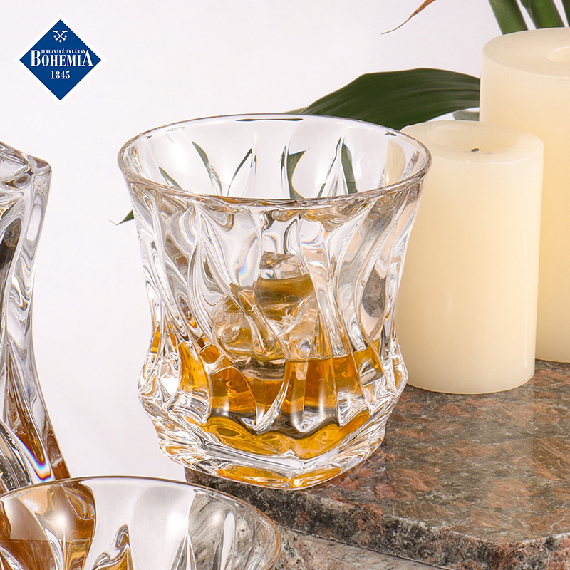 Juego de vasos de whisky de cristal importado de la República Checa, diseño retro tallado, estilo de lujo ligero, para bar en casa, venta al por mayor de artículos para vino. image 3
