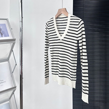 24夏季新款客供面料V领黑白撞色条纹简约修身亚麻薄款针织上衣女