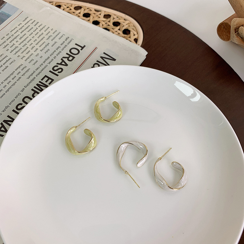 Elegant Geometric Alloy Enamel Ear Studs
