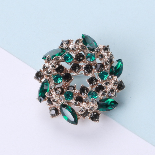 Elegant European and American Retro Crystal Wisteria Brooch for Women, Fashionable and Versatile, Ideal for Coats and Clothing Decor, Direct Manufacturer Sale
