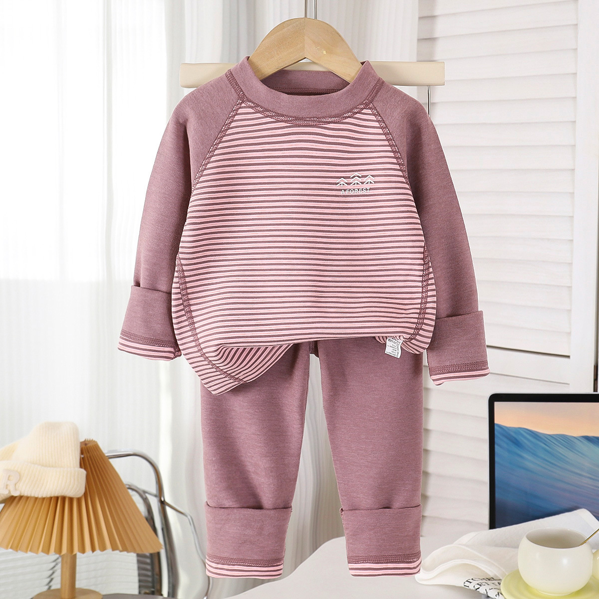 Niños con ropa doméstica nuevos niños calentados lana seda niñas pijamas gruesas chaquetas de terciopelo de otoño pantalones de otoño ropa infantil