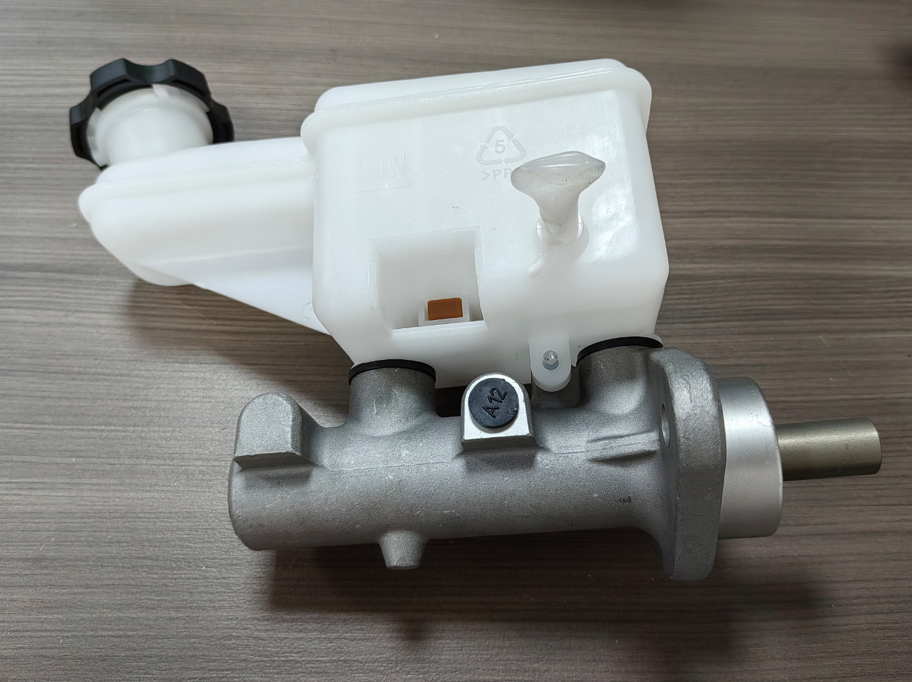 Hyundai H350 Brake Master Cylinder 58620-59000 In Stock With Sensor Interface