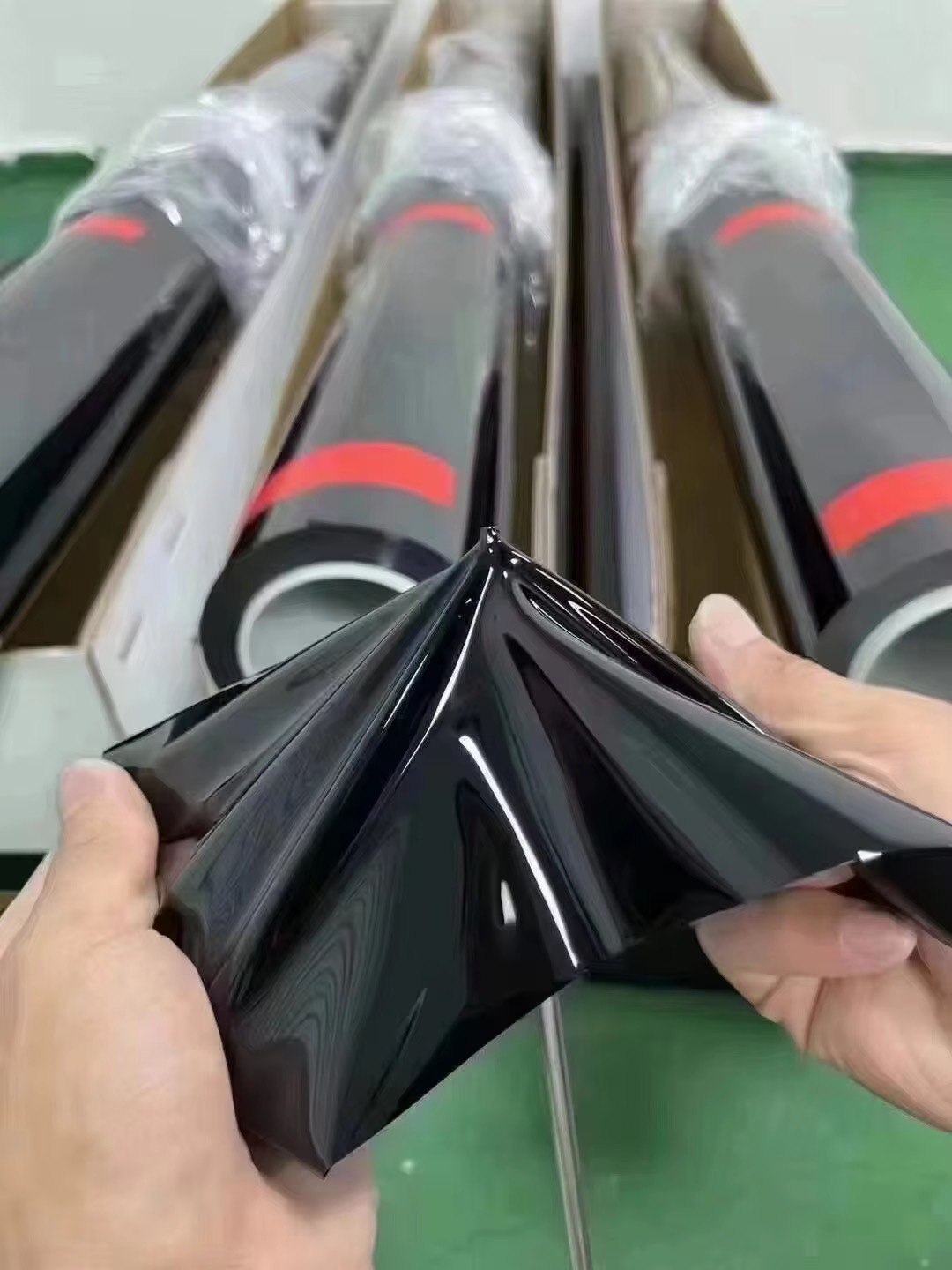 Factory wholesale of high-gloss TPU transparent paint protection film for cars, available in piano black and matte black, with self-healing and color-changing properties