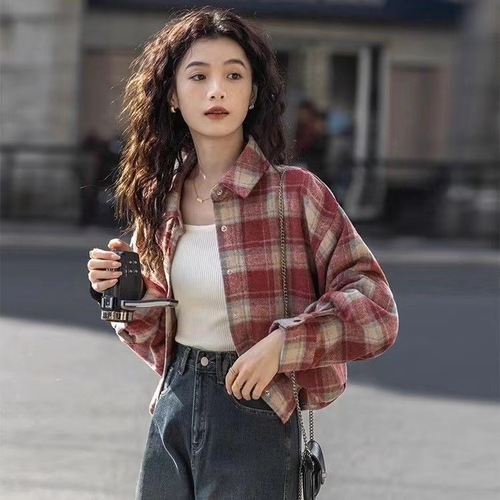 Canton-style crew neck sweater, brushed and loose women's plaid short-length long-sleeved coat, youthful and age-defying.