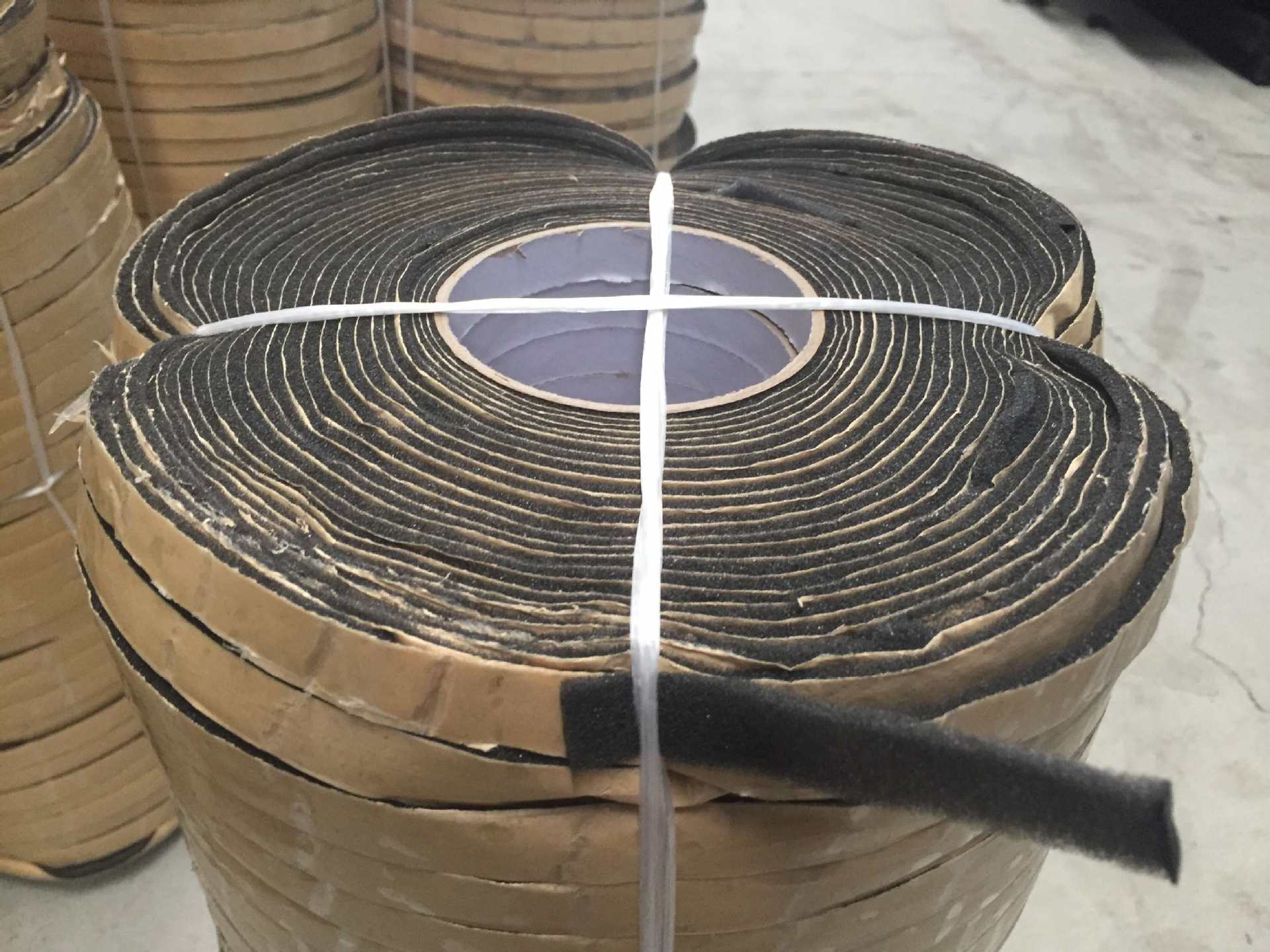 厂家供应红色海绵条子缓冲包装海绵/单面带胶海绵条子包装