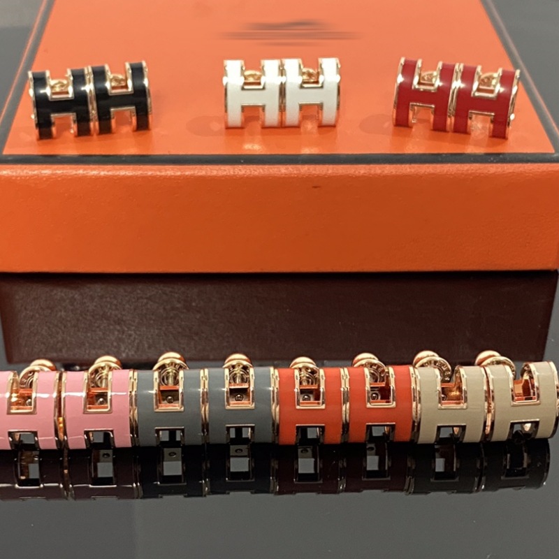 H Earrings for Women, Small Enamel Letter H Earrings for Men, V Gold Version, Cnc Carving Process, Plated with 18K Rose Gold Live Broadcast