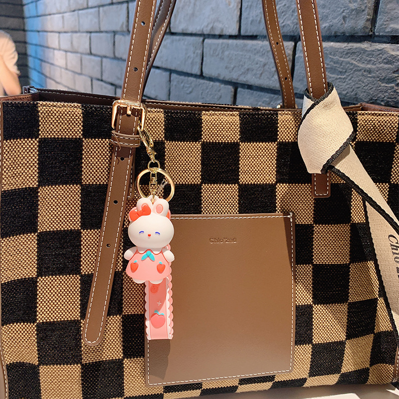 Lindo conejito muñeca llavero coche colgante simple dibujos animados conejo blanco muñeca llavero anillo pequeña joyería