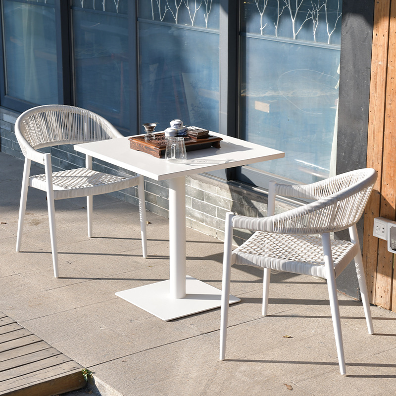Mesa y silla al aire libre de tela de caña combinación de patio de hotel terraza jardín balcón café tela de caña mesa y silla de lujo al aire libre