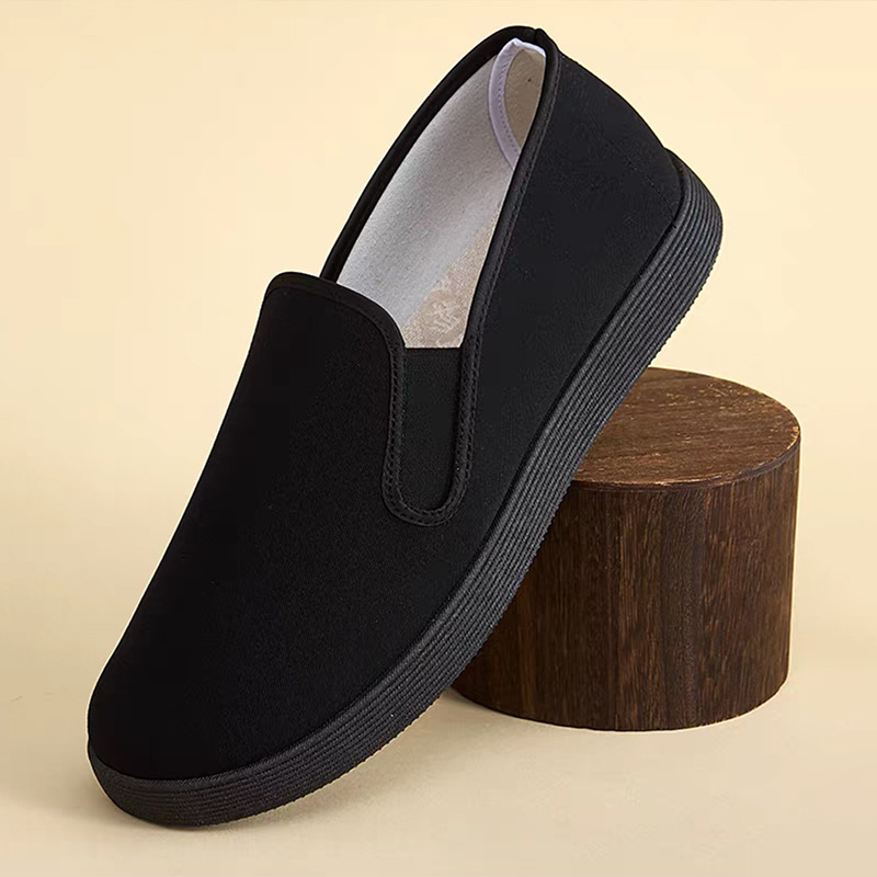 Wholesale of new old Beijing cloth shoes for men, casual shoes, breathable, non-slip, wear-resistant, slip-on black-soled shoes, black cloth shoes