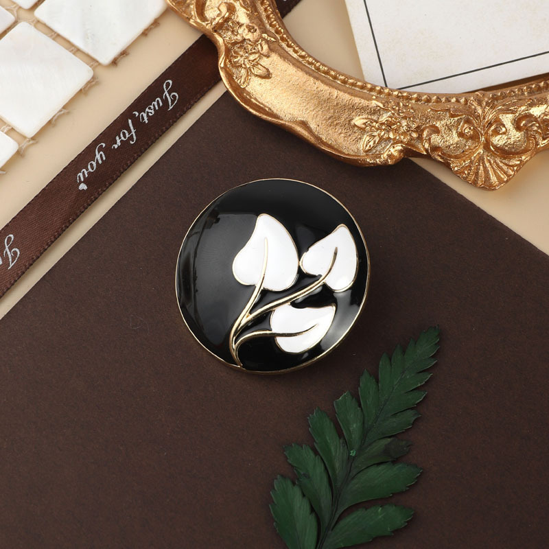 Retro Baroque Classic Pearl Oil Drop Brooch Men's and Women's Fashion Enamel Round Badge Palace Retro Pin Ready in Stock