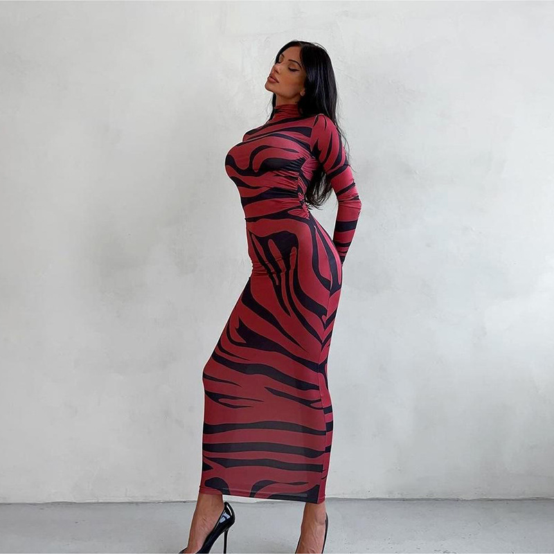 2024 otoño y invierno estilo europeo y americano ropa de mujer transfronteriza nueva moda animal estampado medio cuello alto mangas largas delgadas vestido de cadera