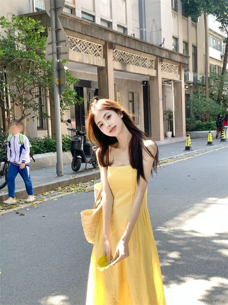 Váy liền hai dây maxi nữ màu vàng phong cách dịu dàng mùa hè — Màu vàng