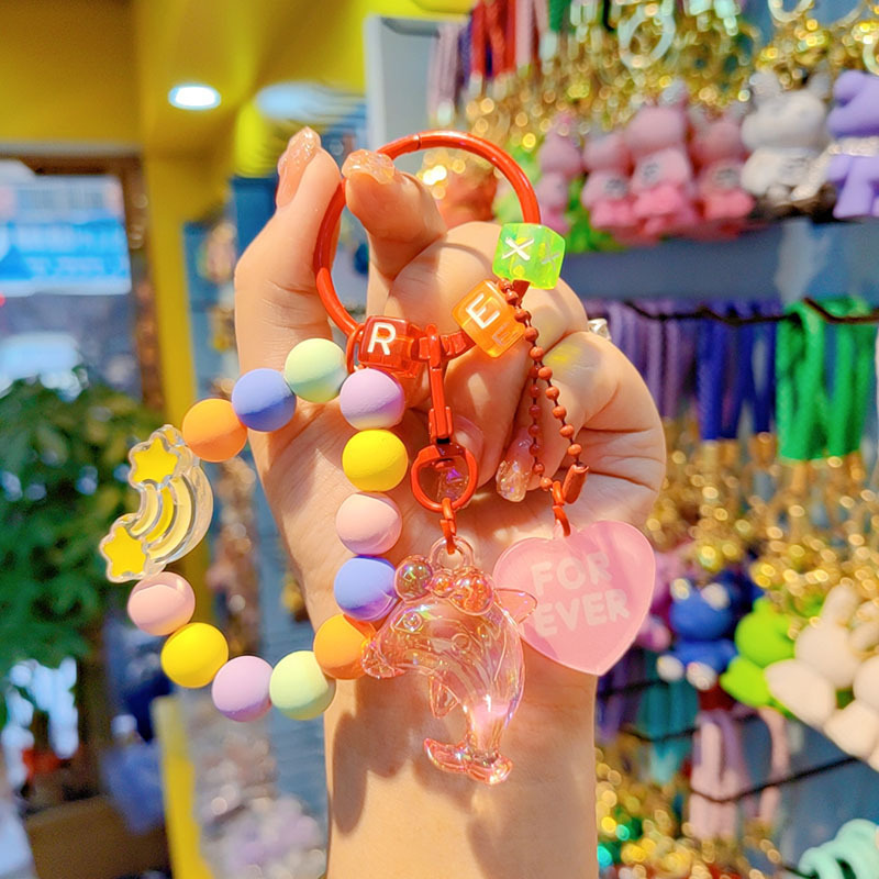 Nuevo acrílico delfín cuentas llavero bolsos creativos colgantes pequeños regalos frescos de cuentas de color al por mayor