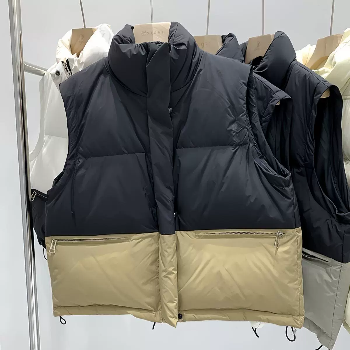 Женский утепленный жилет из хлопка с воротником-стойкой, в стиле колор-блок, осень-зима 2025, новая модель, свободный крой, для миниатюрных женщин, модный жилет-куртка