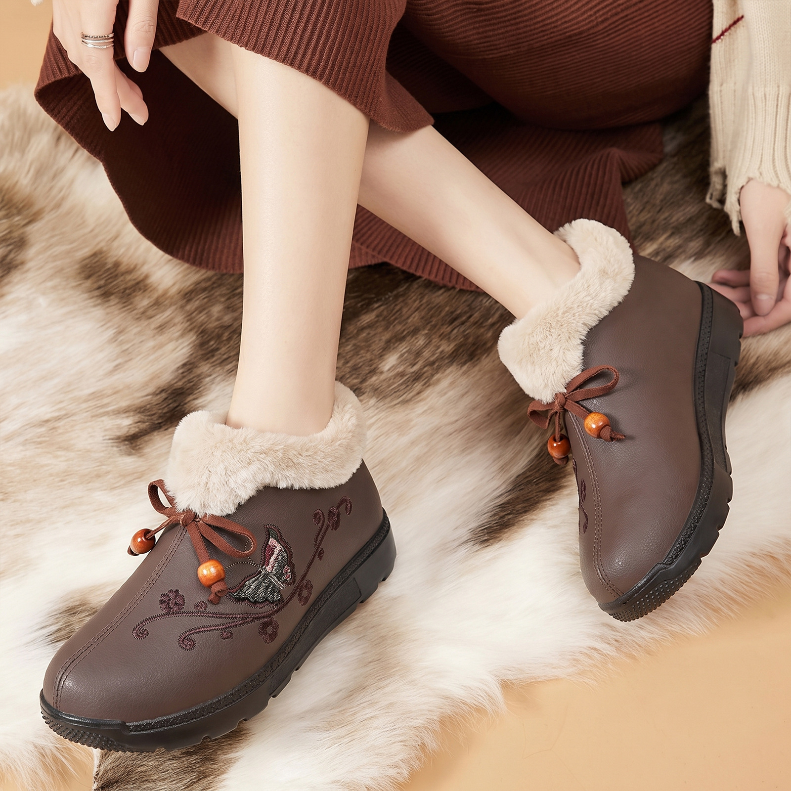 Zapatos de algodón de invierno para mujeres, botas de nieve cálidas, botas de algodón gruesas para hombres mayores, botas de algodón suaves, botas de mujer cómodas, botas de algodón ligeras y versátiles