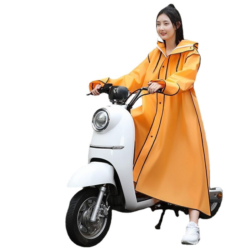 新型レインコート電気自動車のロングタイプの全身豪雨防止女性が徒歩で電気自動車の自転車に乗るのはかわいいレインコートです。|undefined