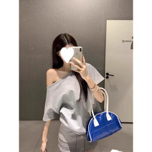 ��220�˼��ޡ�����T��Ů�ļ��e�������e���sб���ɫ����