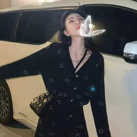 2025早秋气质慵懒风富家千金两件套装小香风v领针织上衣+半身裙女