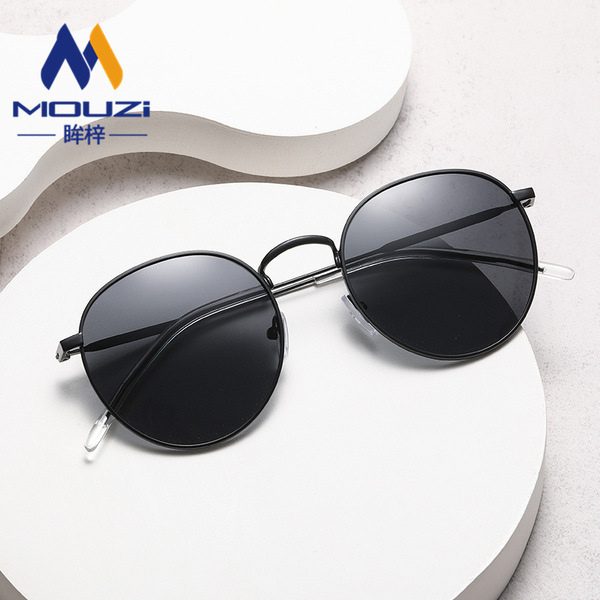 Retro trend fashionable sunglasses
