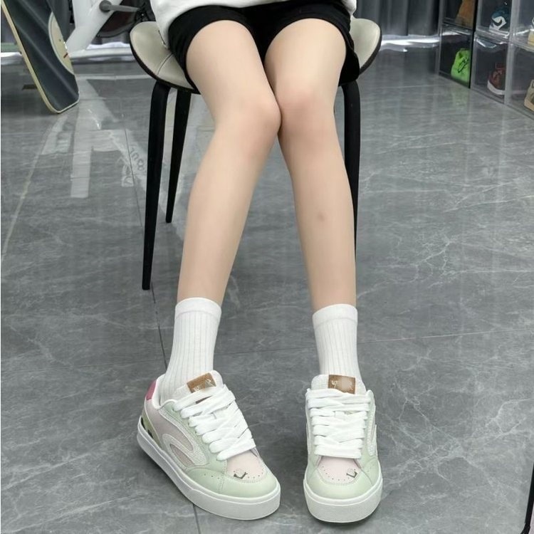 Nuevos zapatos de skate originales de nicho Zhongde entrenamiento femenino de tendencia de otoño 2025 deportivo casual pequeño zapato blanco