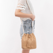 加工定制纯色草编包流苏斜挎单肩包跨境编织包包女海边度假水桶包