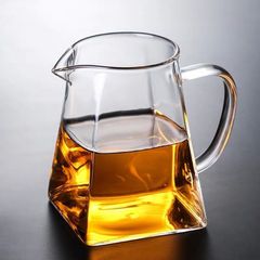 卸売り透明ガラスの四角い公道の杯の多規格はガラスのお茶を分けます。