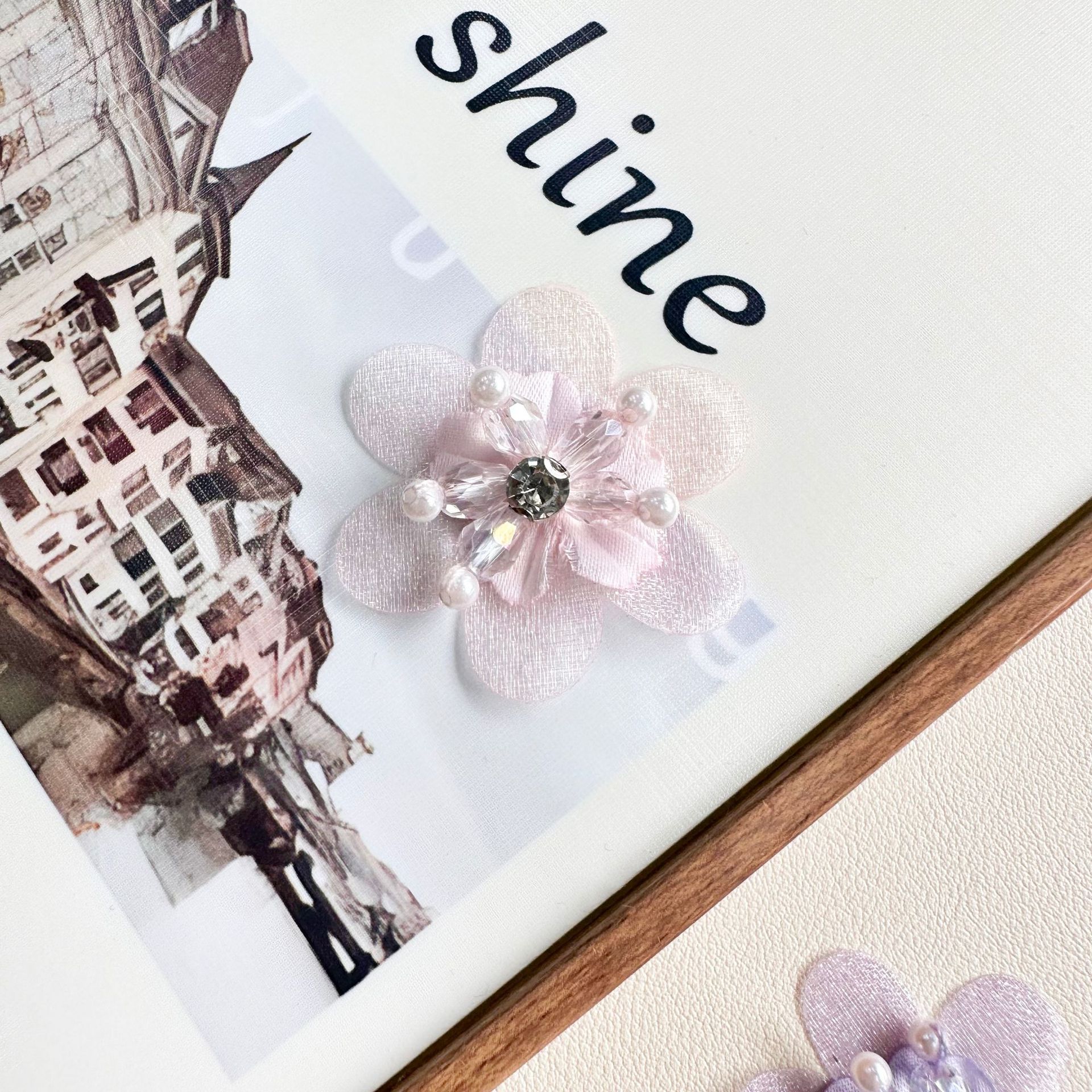Flores hechas a mano, diamantes de malla, perlas, adornos de flores, adornos de cabello, accesorios de ropa, accesorios de boda, materiales de tocado al por mayor.