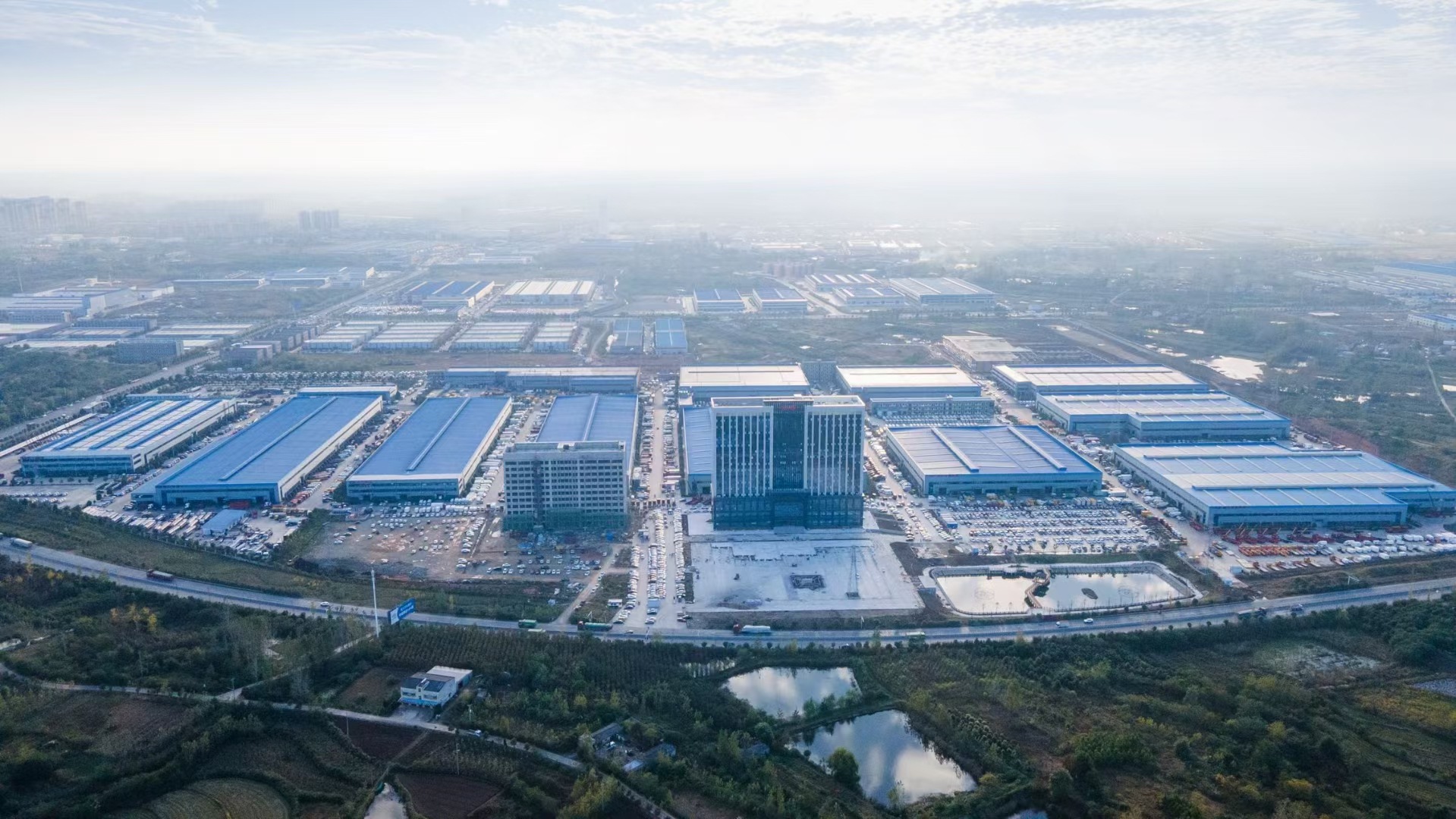 Road Maintenance Vehicle with Front Spray and Rear Spray, High-Pressure Washing, Construction Site Greening Water Storage Tank, Small Fog Cannon Spraying Water Truck