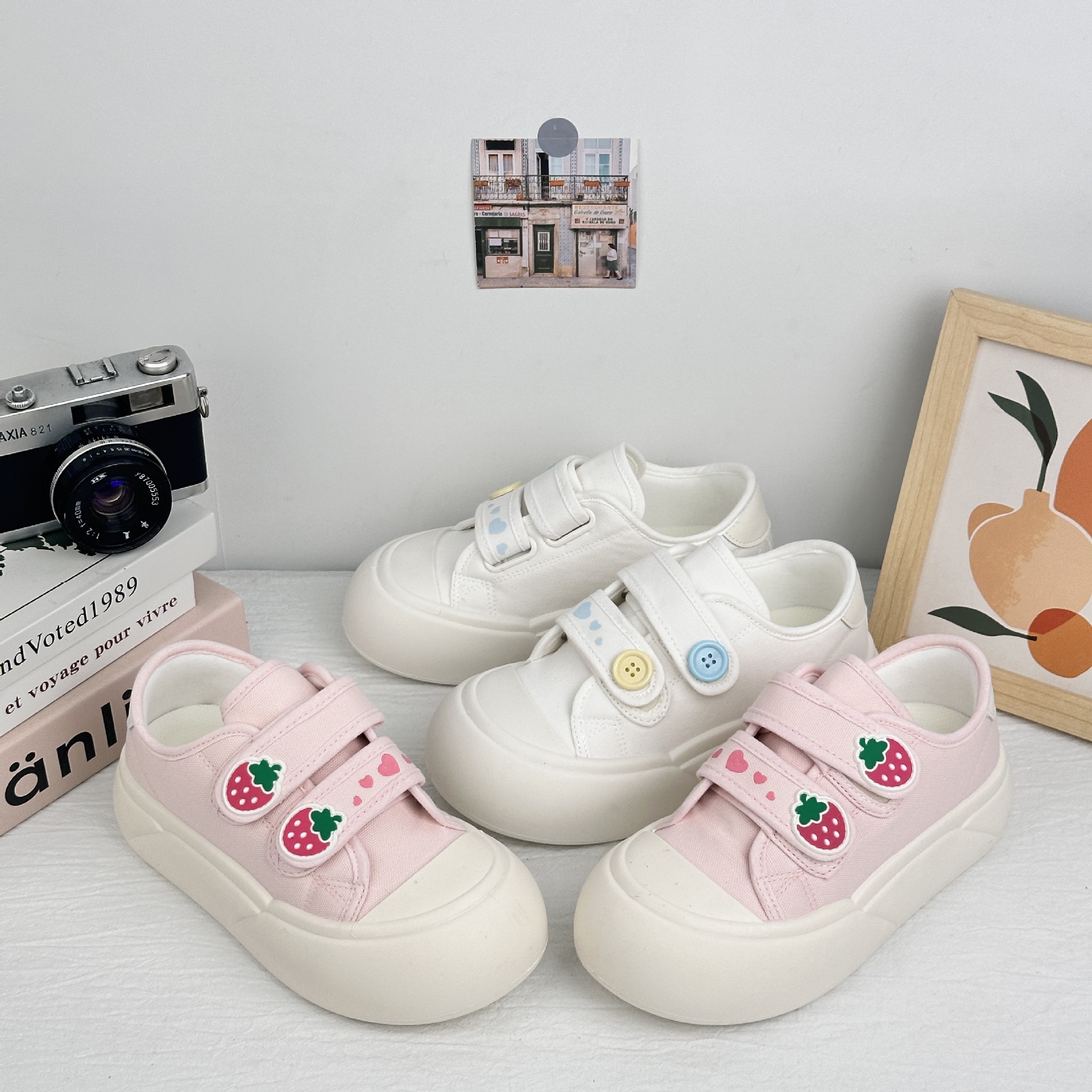 Zapatos de punta grande con velcro de onda lejana 2025 nuevos zapatos de lona de verano zapatos de moda de nicho de diseño de suela gruesa para mujer