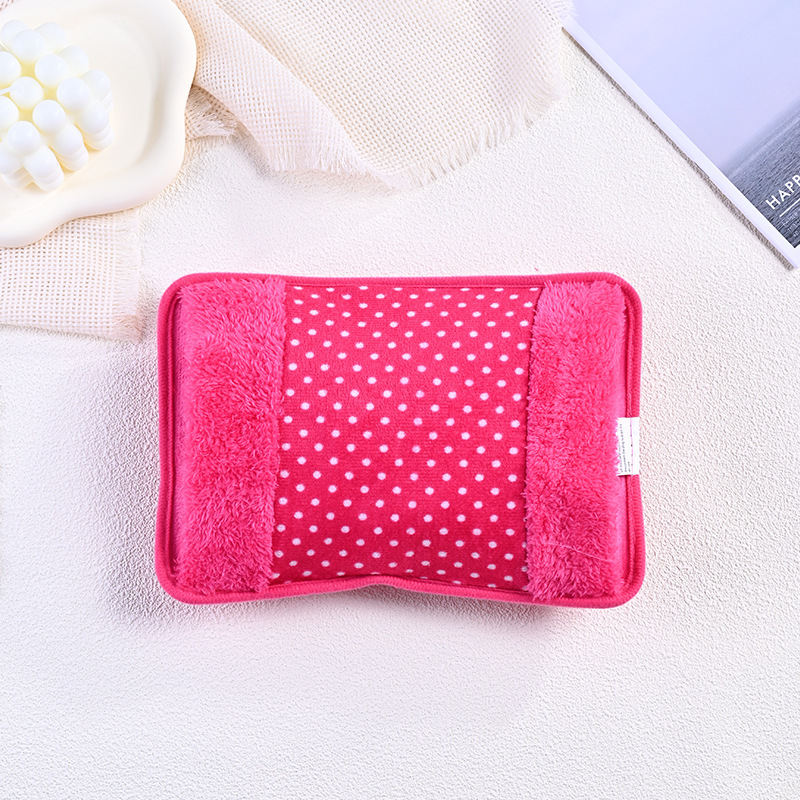 源メーカーの新型充電湯たんぽはぬいぐるみを持っています。|undefined