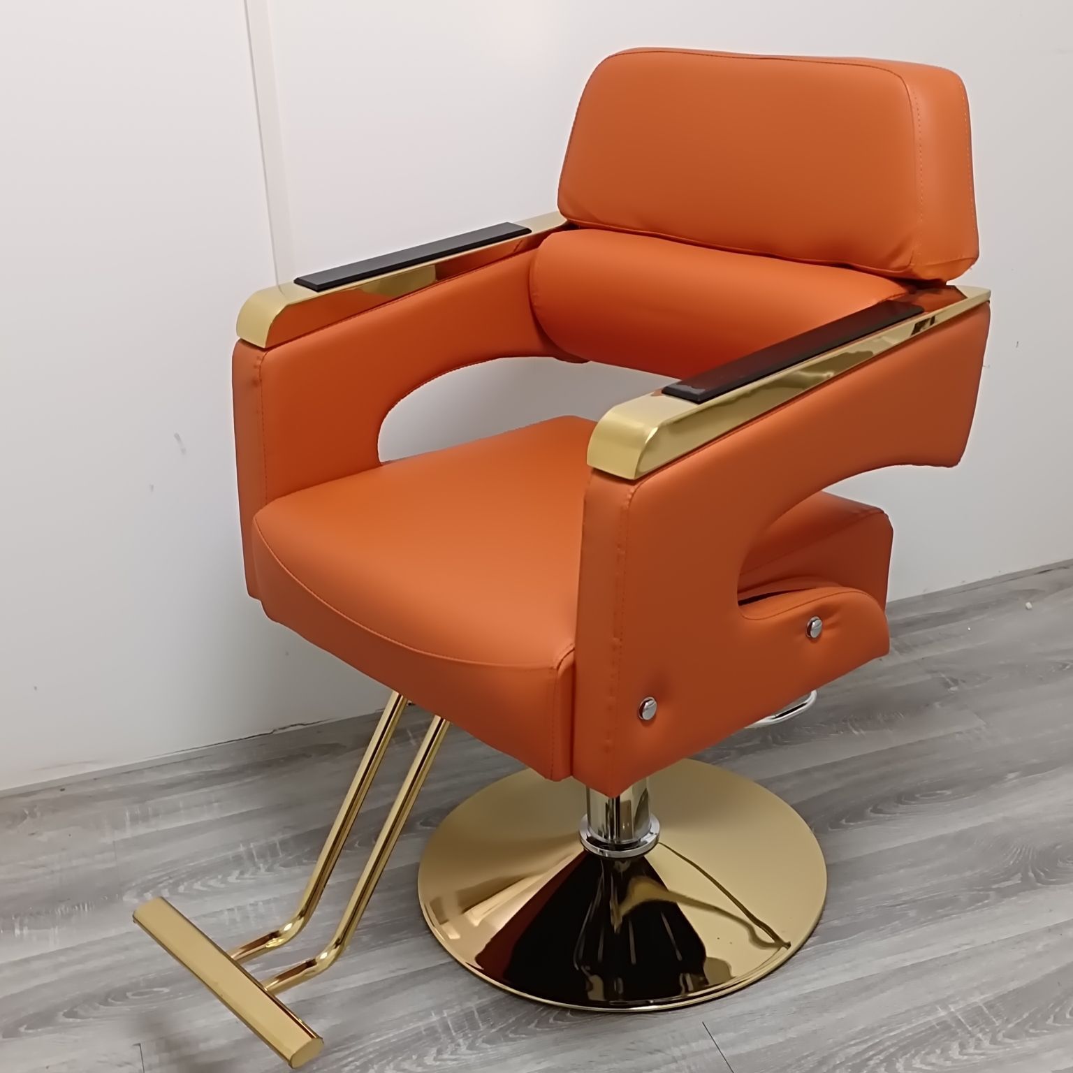 Fabricante silla de peluquería silla de afeitado elevación giratoria silla de rojo teñido silla de corte de pelo salón de peluquería mayorista