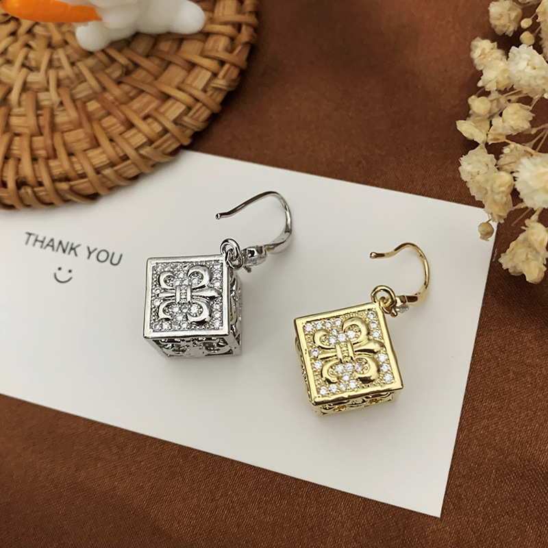 Geometric three dimensional square fashionable design trend earrings