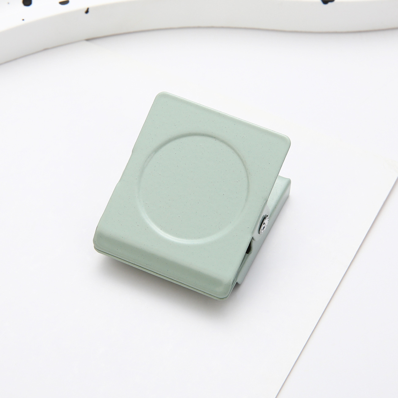 Nuevo clip de absorción magnética transfronteriza refrigerador pegado clip de imán clip de notas de color macarón sistema de metal refrigerador clip de mensajes de cocina