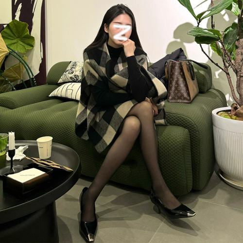 Retro-feeling super nice woolen coat  autumn and winter new style irregular plaid cloak woolen coat