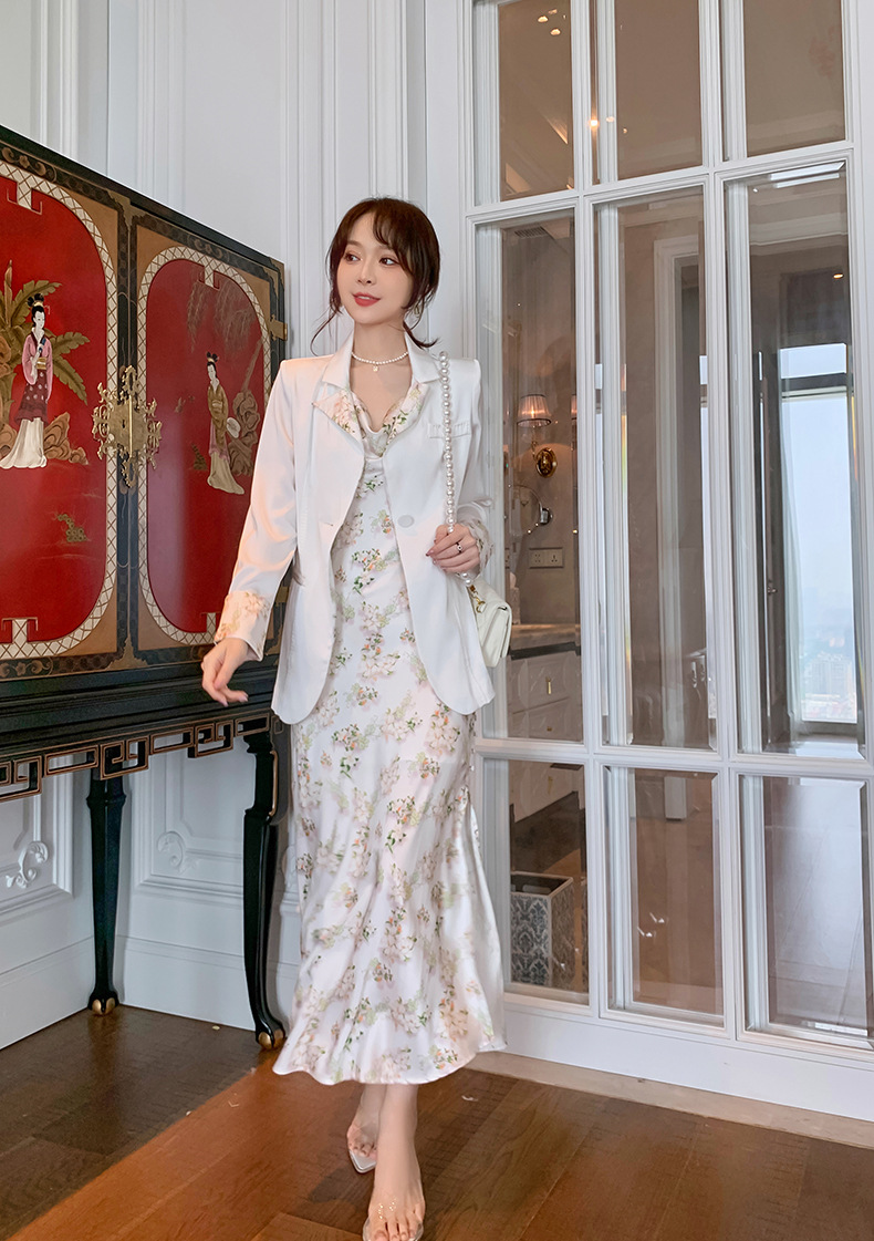 Set công sở nữ áo vest hai mảnh kèm đầm satin dây mảnh — Màu trắng chi tiết 11