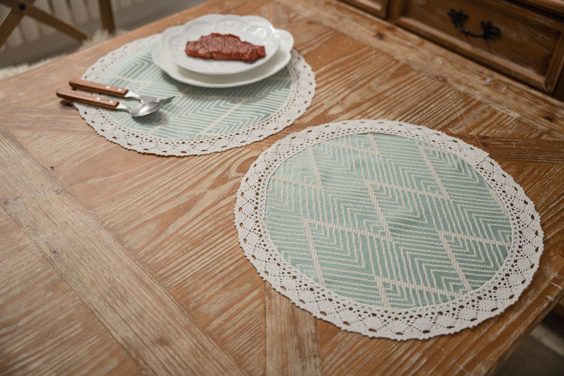 绿波浪四个白流苏