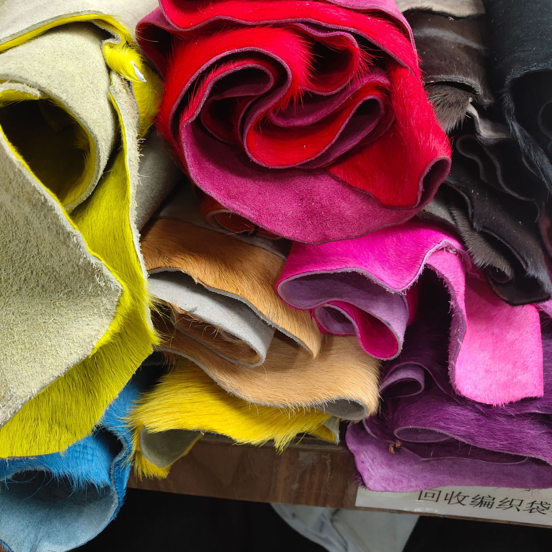 马毛皮现货彩色头层牛毛皮革鞋包面料长马毛纯色皮料