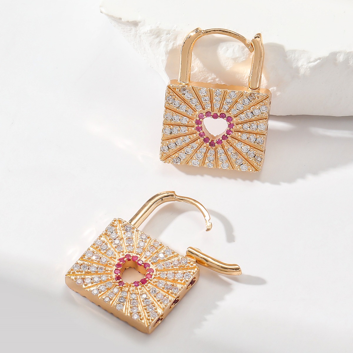 Copper Material Heart Shape Pattern 1 Pair Simple Style Classic Style Heart Shape Inlay Copper Zircon Earrings