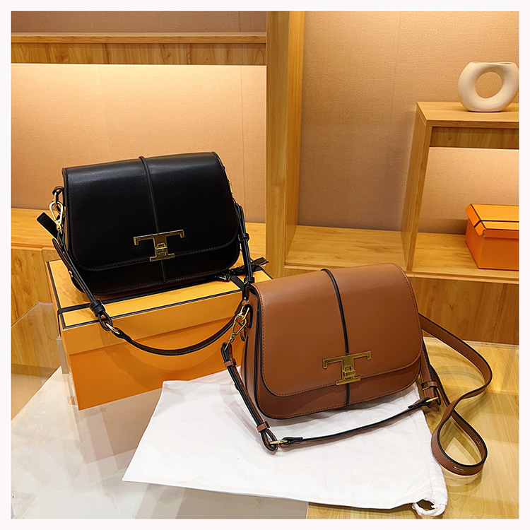 2023 New Fashionable and Minimalist Underarm Casual Western Style Solid Color Saddle Handheld One Shoulder Crossbody Bag_voghion.com