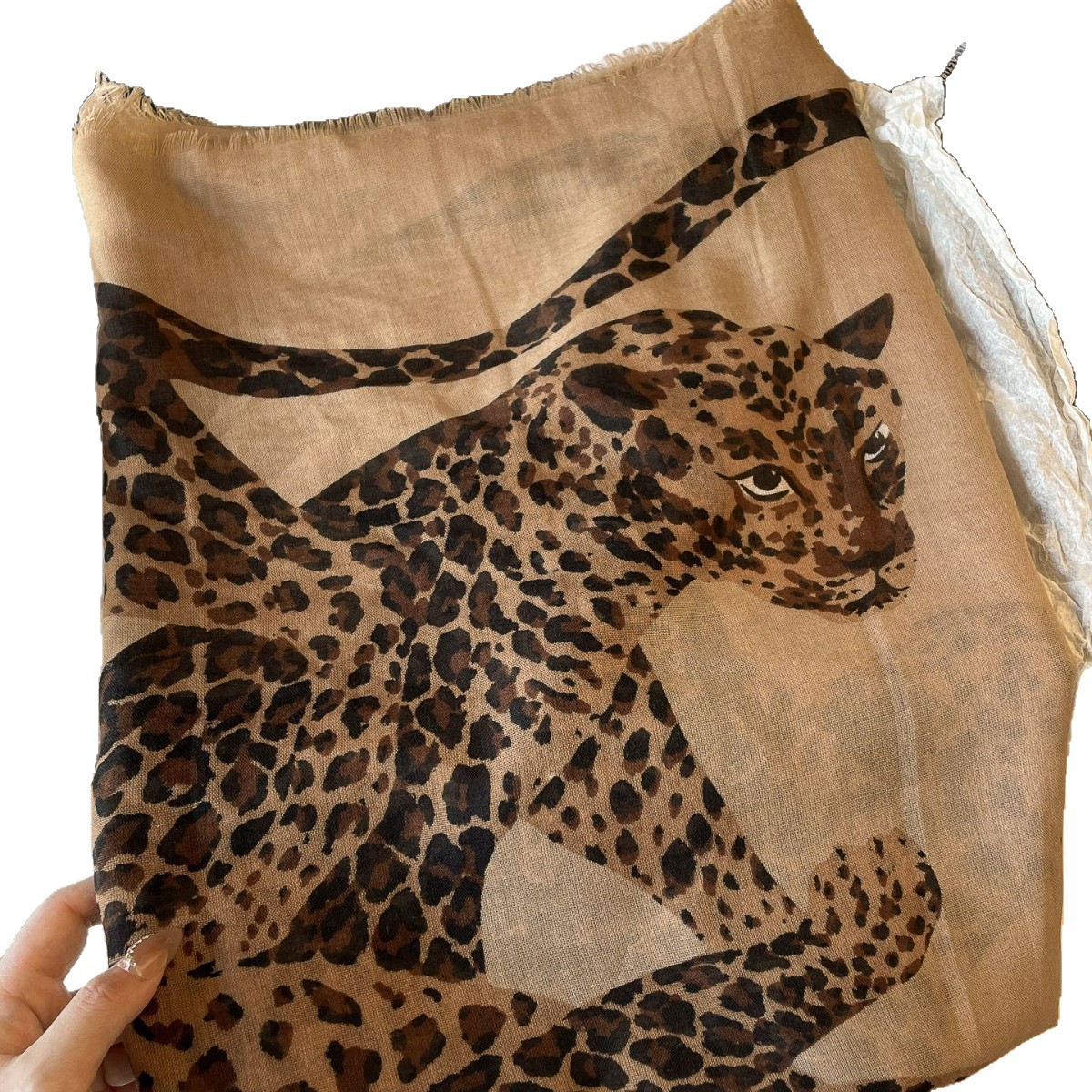 Pañuelo de seda con estampado leopardo mujer chal elegante_voghion.com