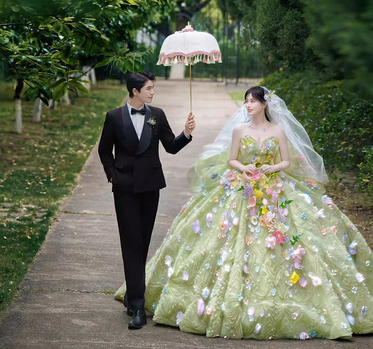 Robe de mariée fée vert forêt pour shooting photo bohème_voghion.com