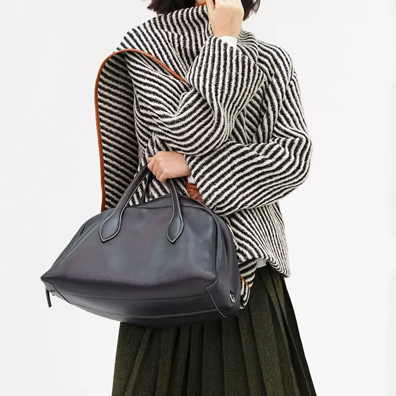 现货KOKKO斜纹厚披肩短外套毛呢黑白条纹厚披肩式外套女设计