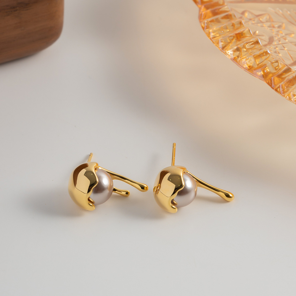 Fashion Irregular Copper Inlay Pearl Ear Studs 1 Pair