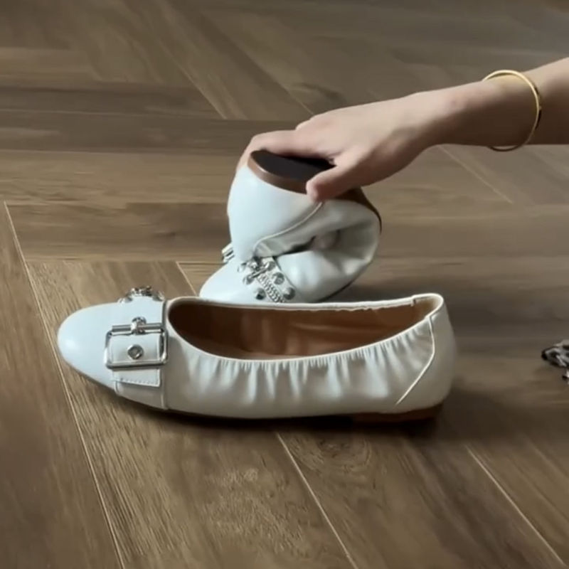 Giày búp bê nữ da cừu mũi tròn đính khóa cài, đế bằng gót thấp 1 cm — Màu be, màu đen