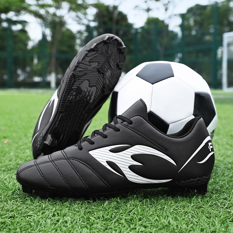 Nuevos zapatos de fútbol antideslizantes de clavos largos transfronterizos para adultos, niños y niñas, zapatos de entrenamiento de fútbol de clavos cortos.