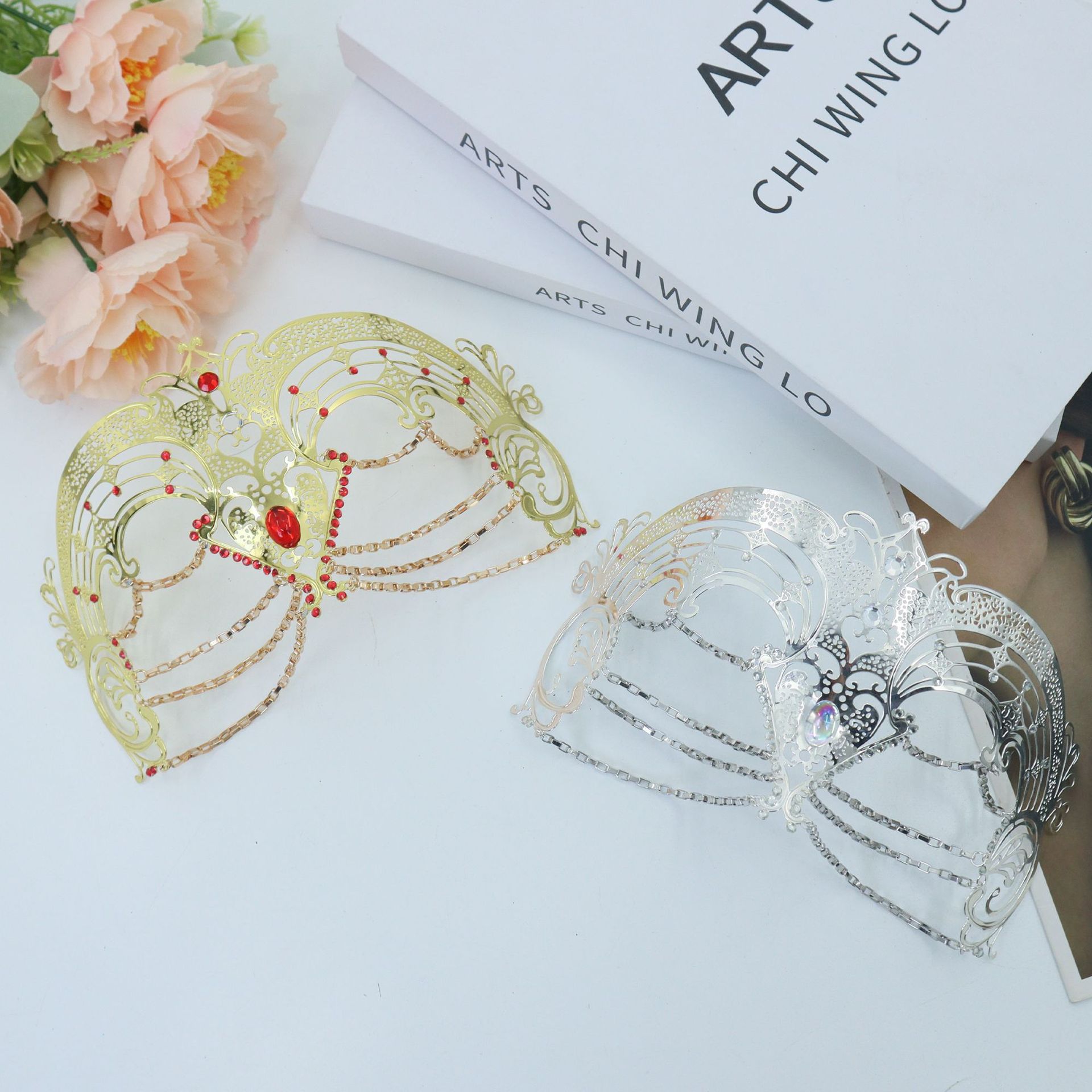 Máscaras de baile de maquillaje de cadena metálica de diamante, carnaval misterioso de alto nivel, damas en la red de viento, el mismo tipo de carretera de fotos