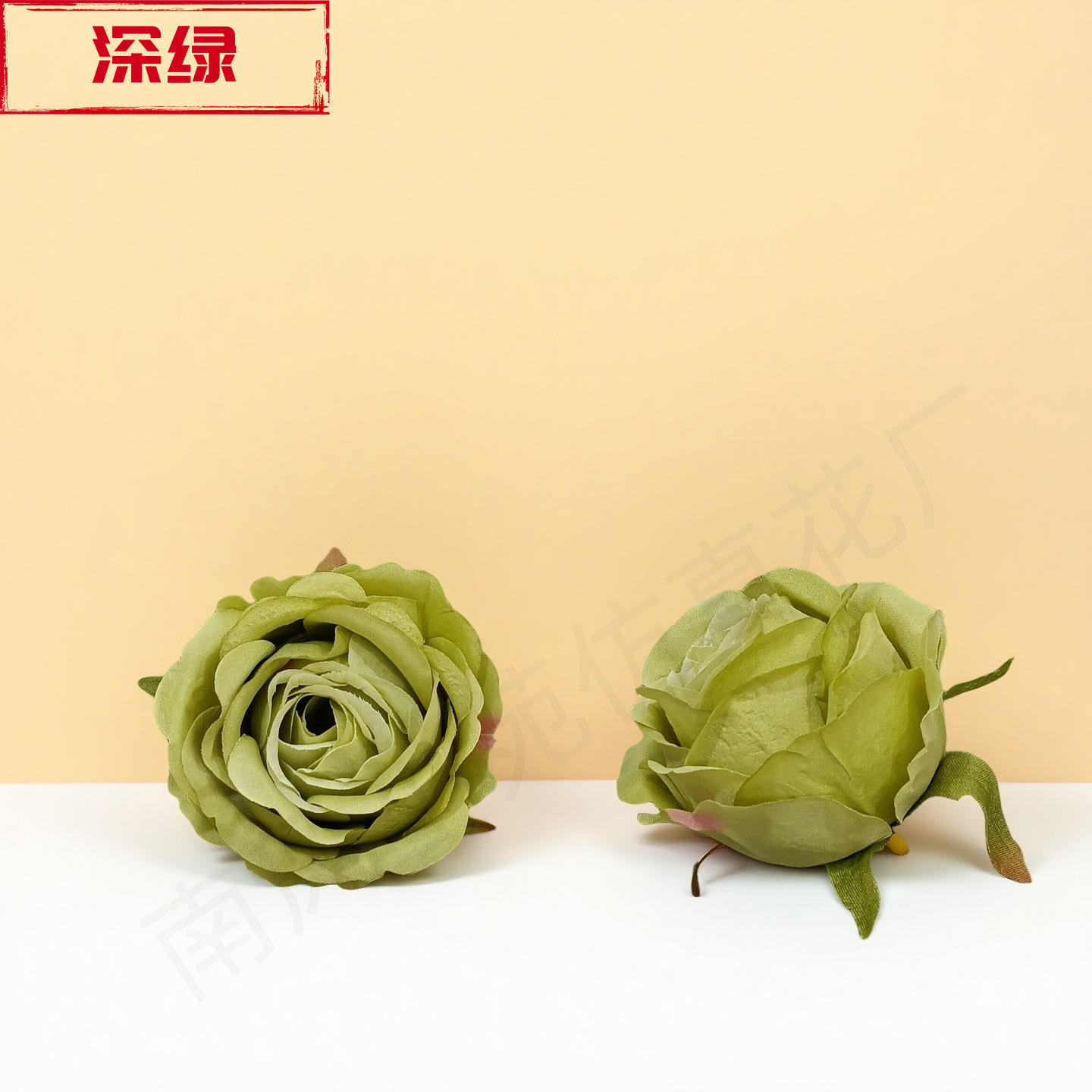 짙은 녹색