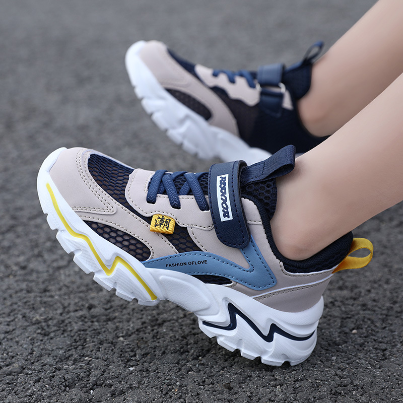 Zapatos para niños 2026 primavera nueva malla transpirable para niños con suela suave ligera para estudiantes de primaria para correr zapatos deportivos para niños